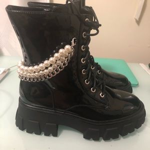 Pearl chain combat boots